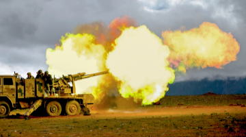 Vehicle-mounted howitzer spits fire on plateau